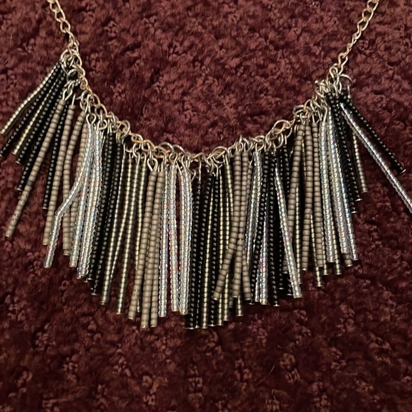 Very different silver gray and black necklace - Picture 2 of 3